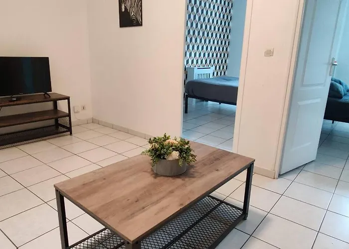 Appartement T3 Rez-de-chaussée Centre *